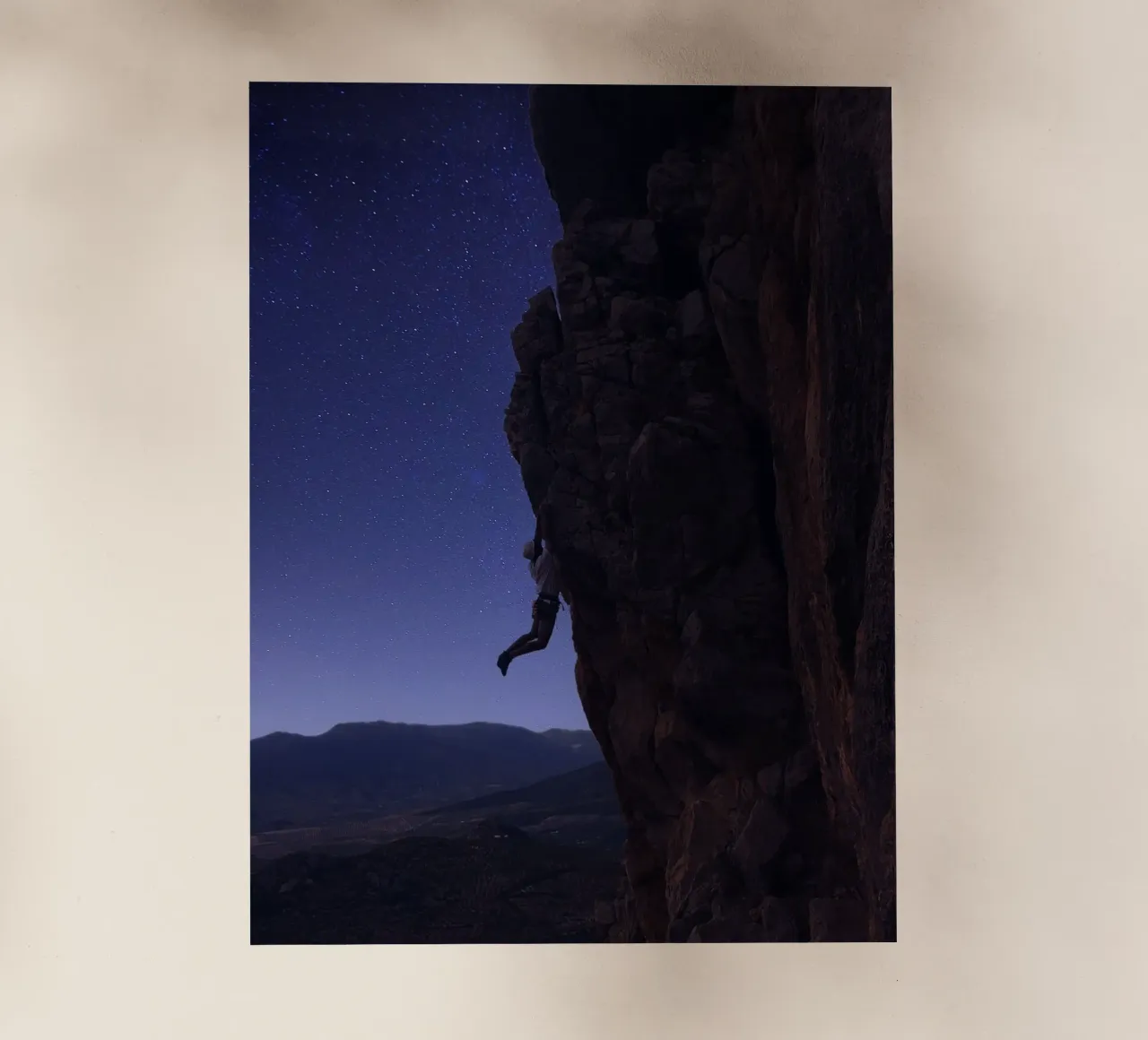 single man climb the mountain pellicola backlit da comura