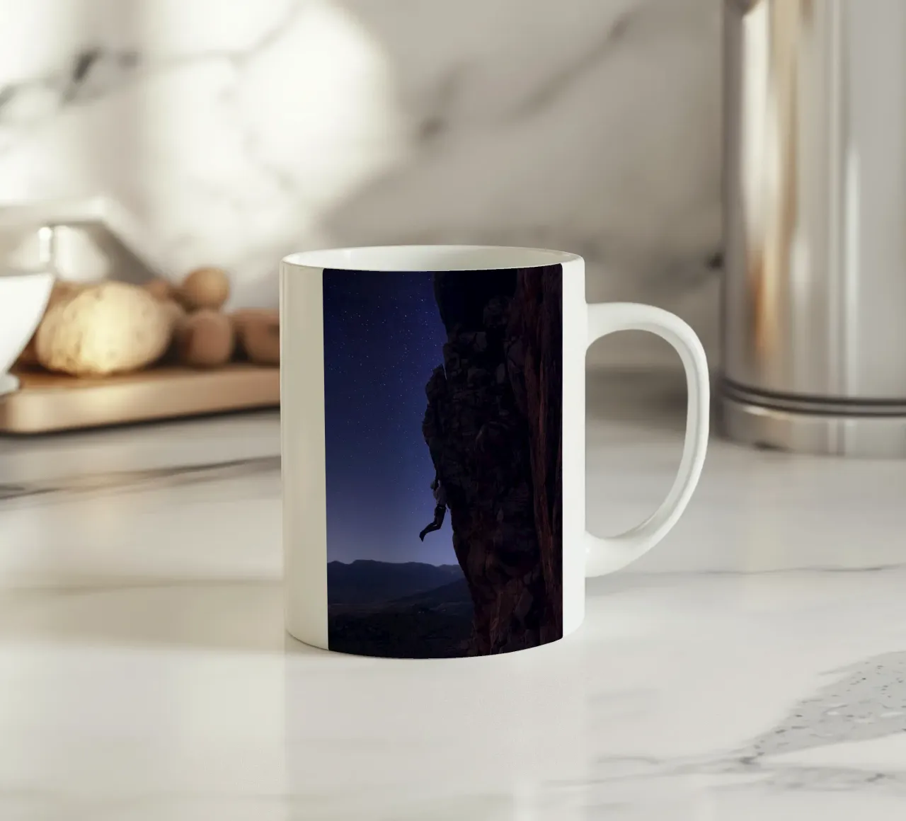 single man climb the mountain tazza in ceramica da comura