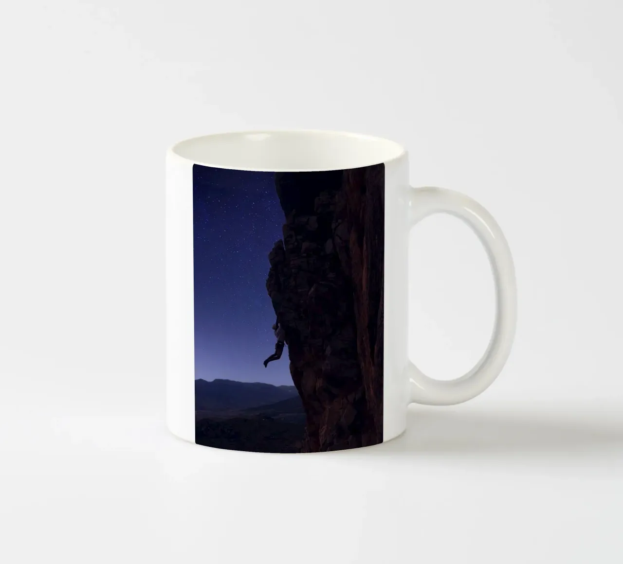 single man climb the mountain tazza in ceramica da comura