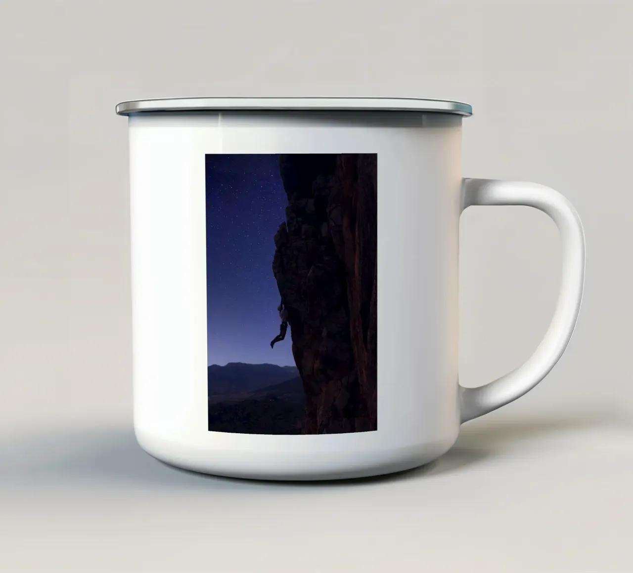 single man climb the mountain tazza in smalto da comura