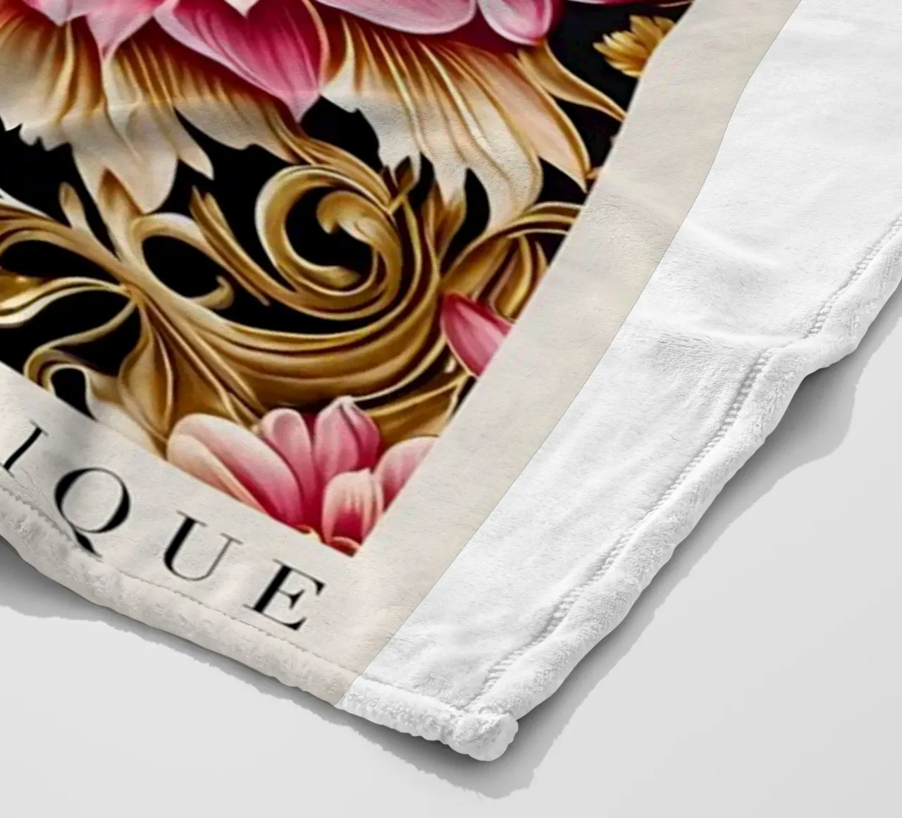 Classic pattern fleece blanket by The Bakulans