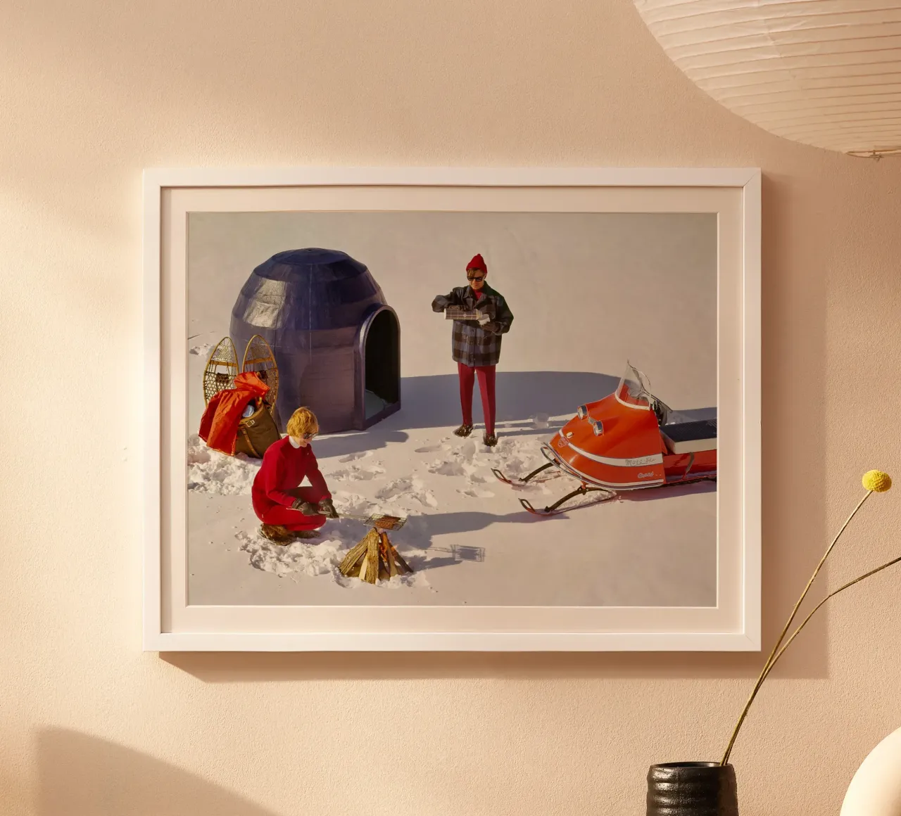 Campeggio retrò con igloo prefabbricato, anni '70 carta hahnemühle da Christie