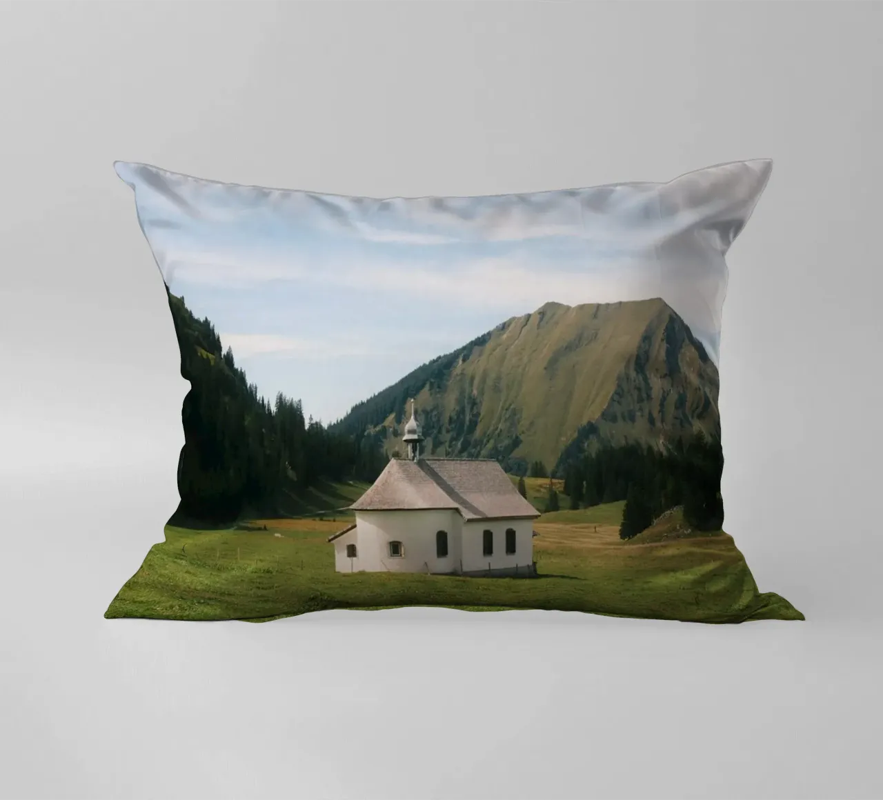 Chapel in the Alps cuscino da FujiSwiss
