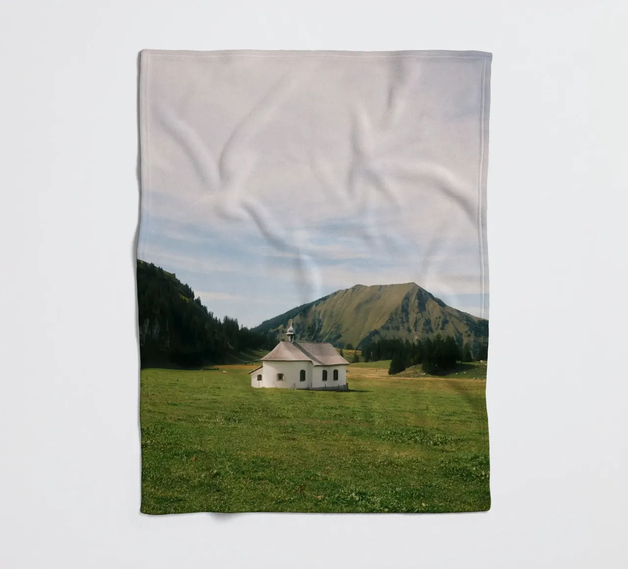 Chapel in the Alps coperta in pile da FujiSwiss