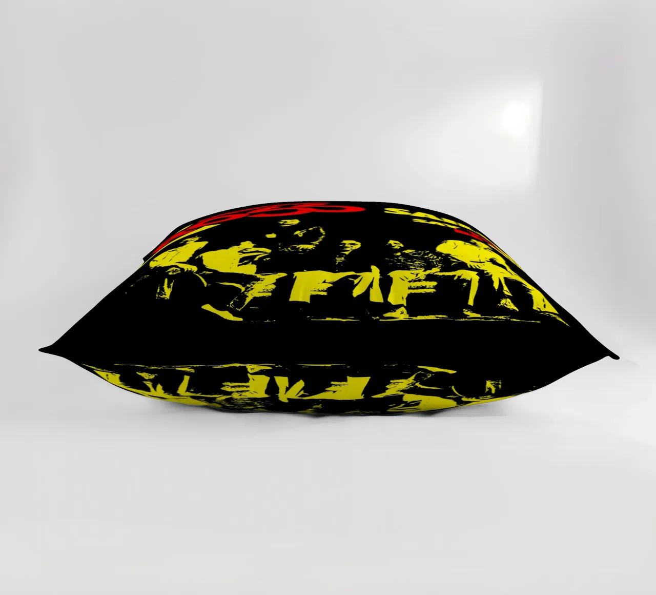 Stile grunge - Christopher Cross cuscino da igoshdesigns