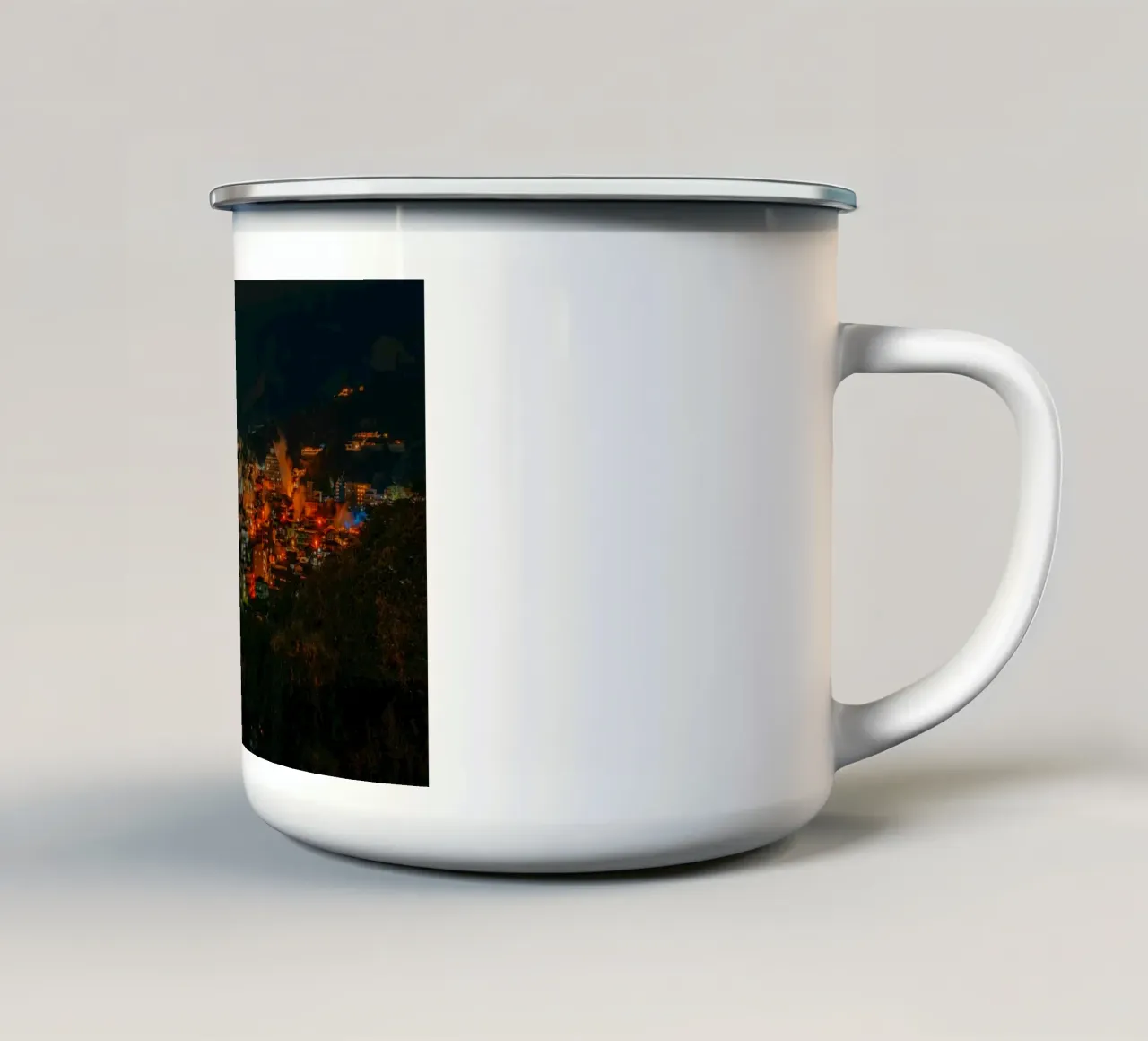 Sorgenti termali di Beppu di notte, Giappone tazza in smalto da Marcel Bisig