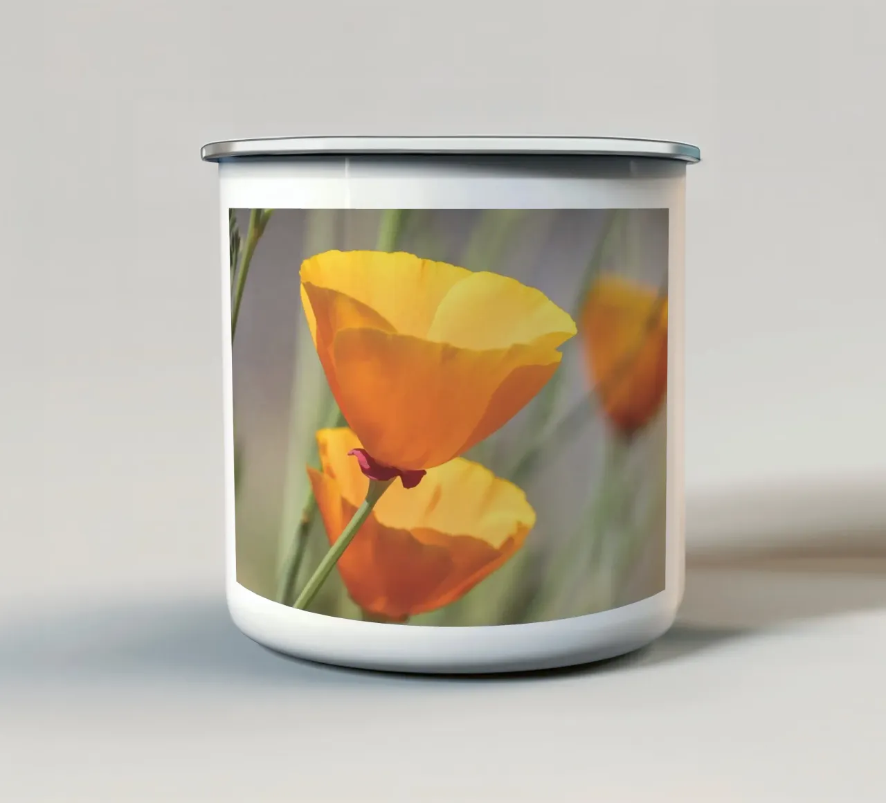 Yellow Flora tazza in smalto da Dave Hare Photography