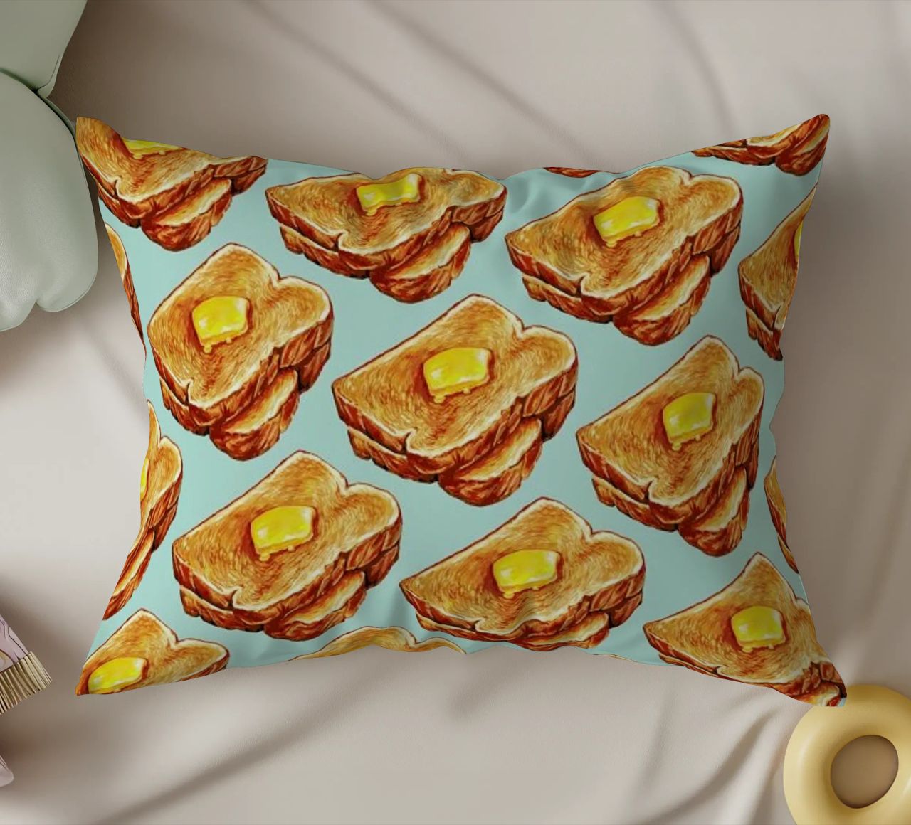 Buttered Toast Pattern cuscino da Kelly Gilleran