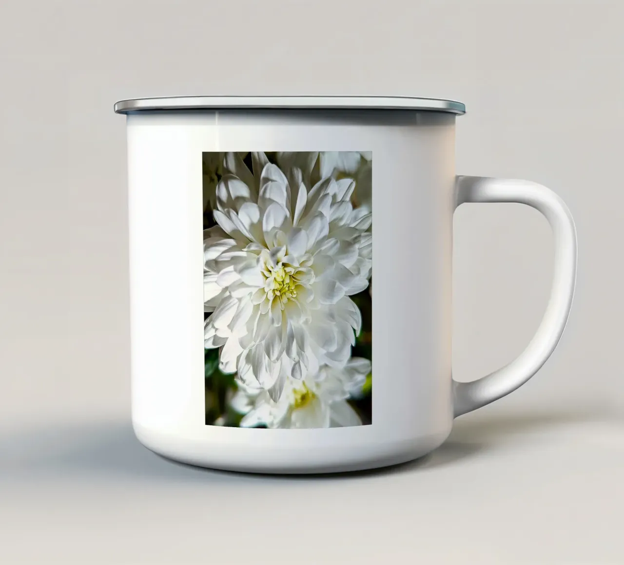 Witte chrysant bloeit - Kunstdruk emaille mok van jay