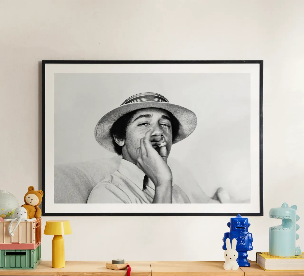 Obama fumant un joint, photo ancienne en noir et blanc hahnemühle de Vibrant Vintage Prints