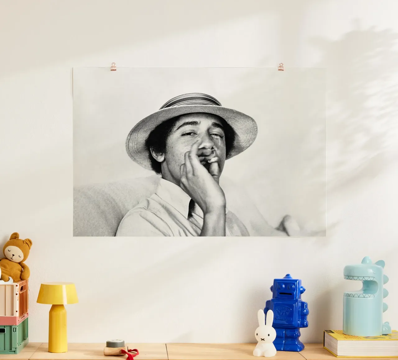 Obama fumant un joint, photo ancienne en noir et blanc hahnemühle de Vibrant Vintage Prints