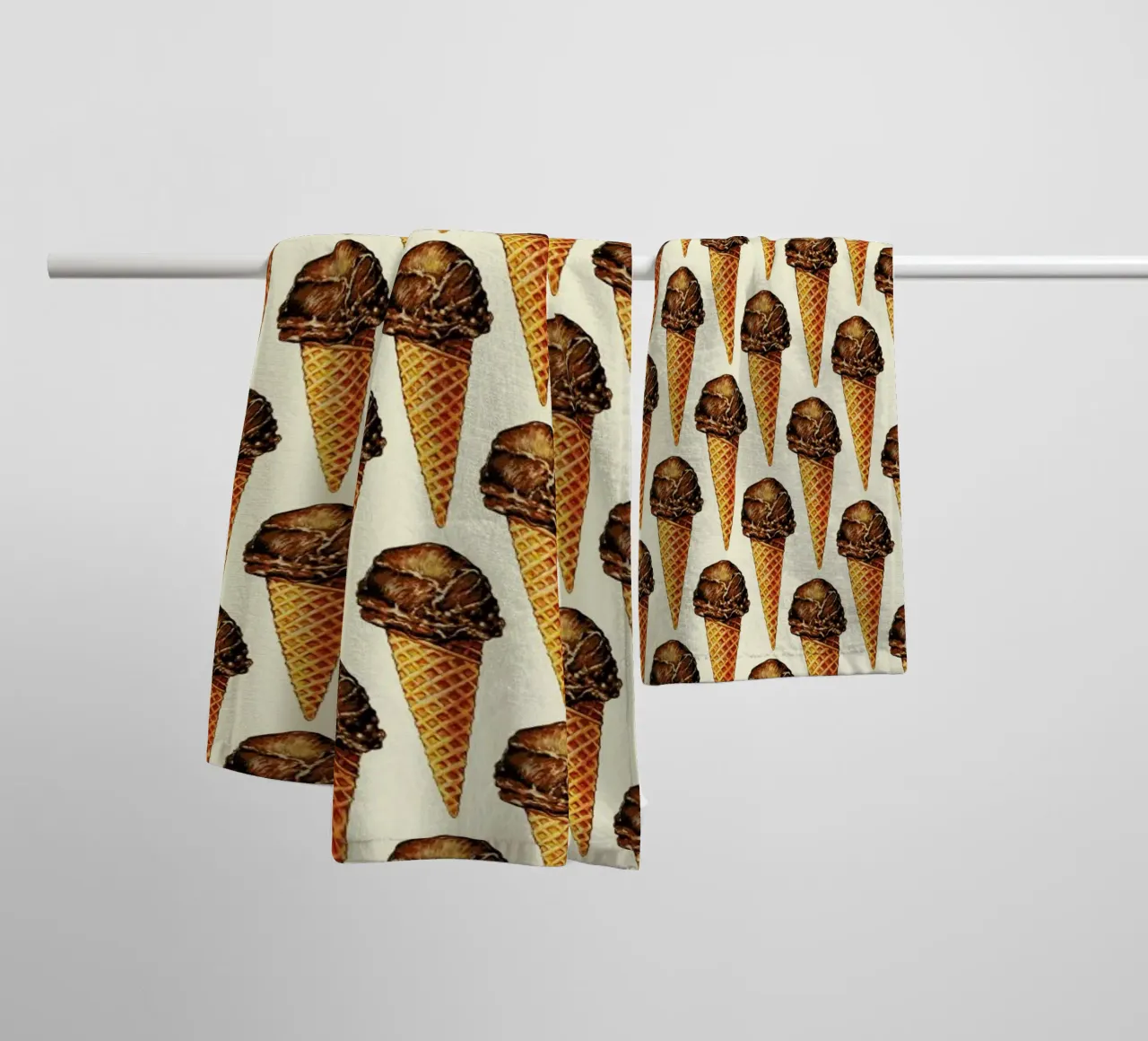 Chocolate Scoop Pattern asciugamano da bagno da Kelly Gilleran