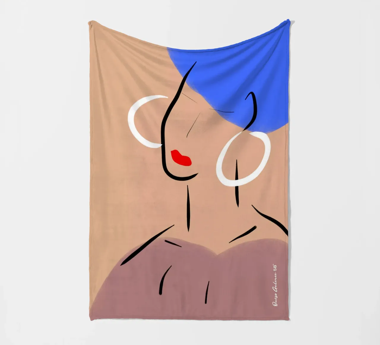 Alice coperta in pile da Mike Leymi