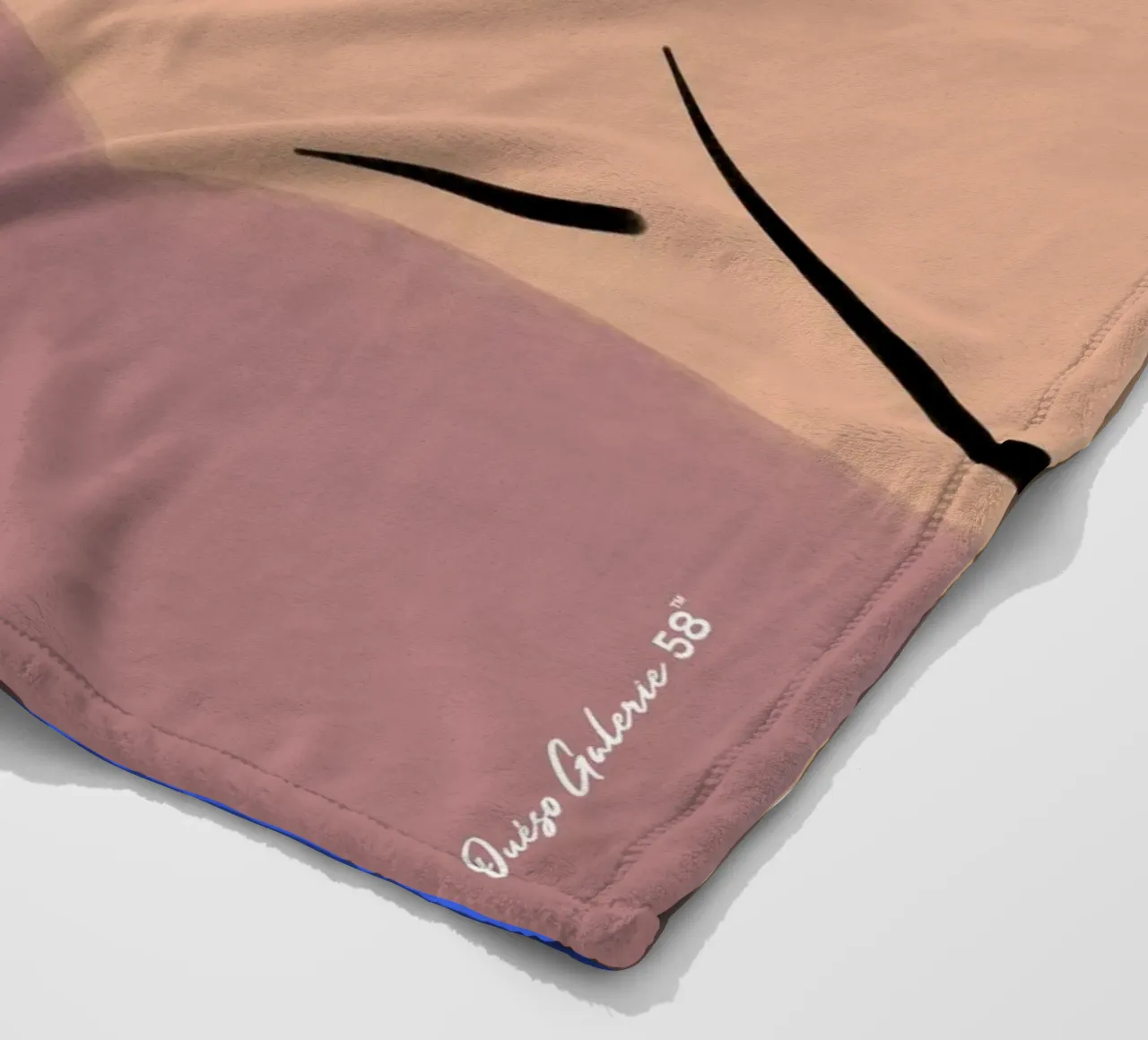 Alice coperta in pile da Mike Leymi