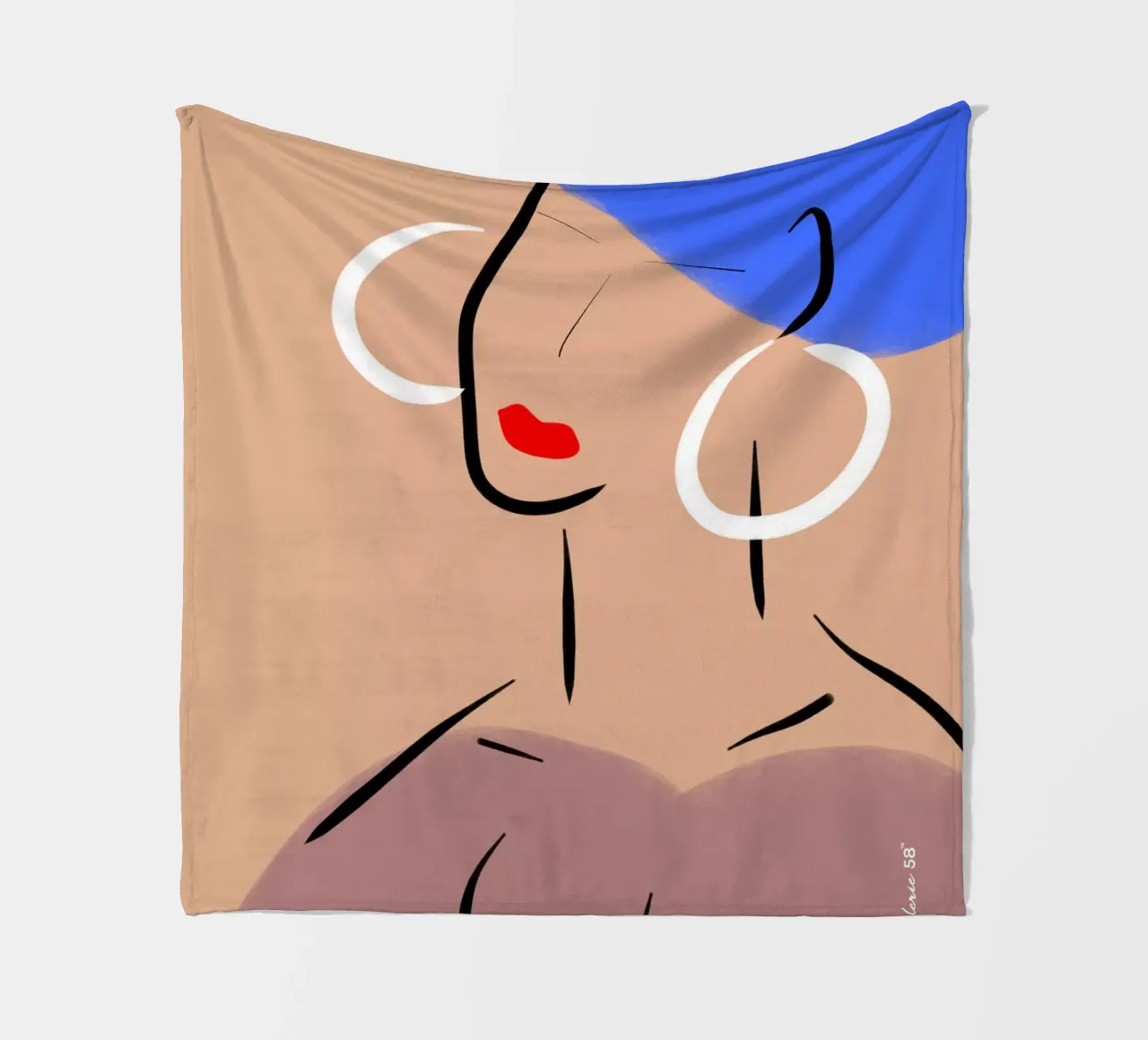 Alice coperta in pile da Mike Leymi