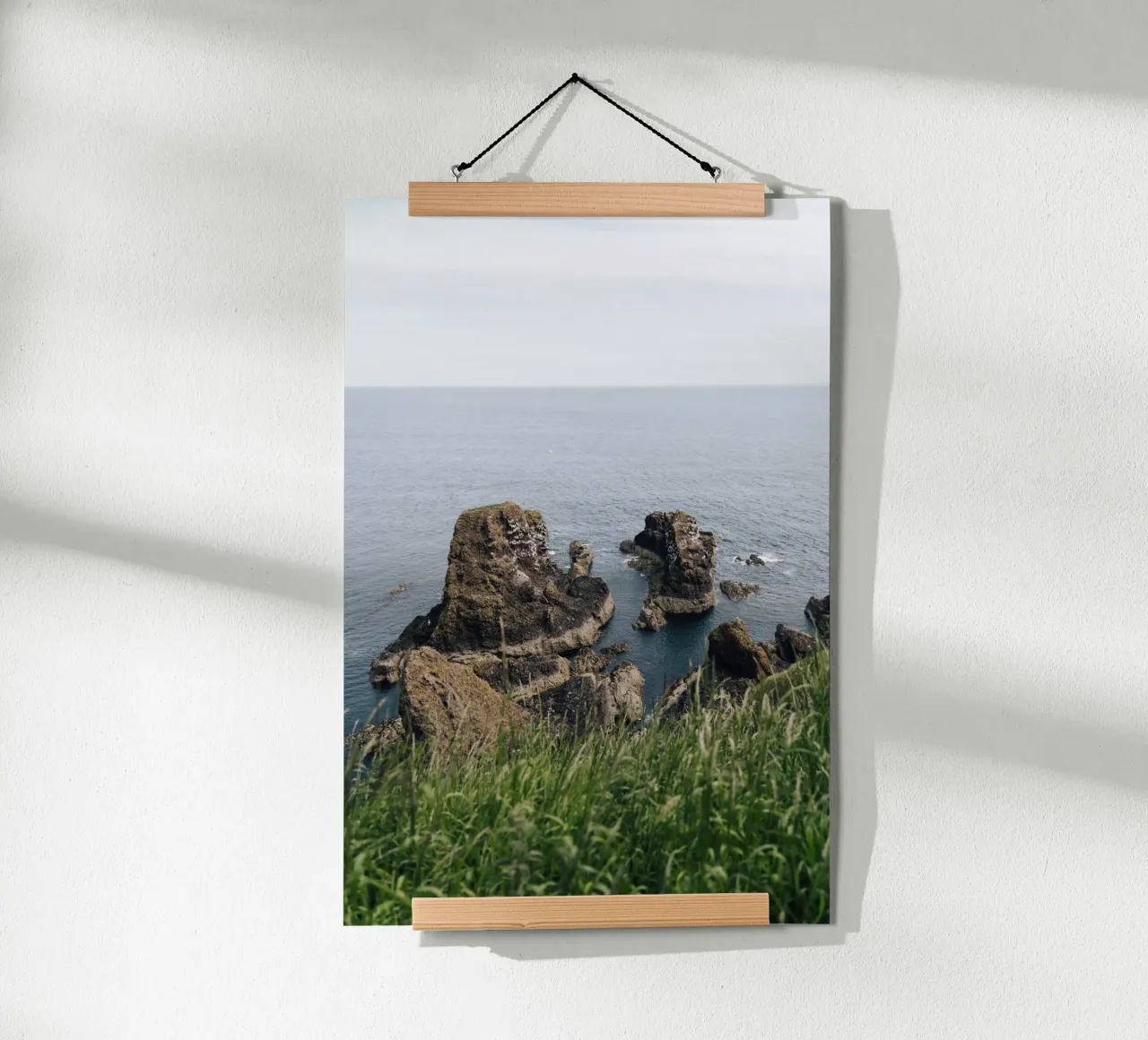 Highland Coastline poster met houten frame van Lena Stamm