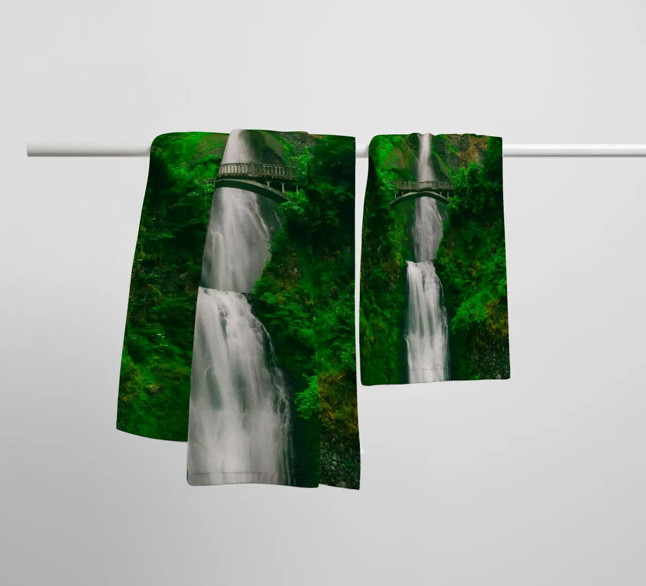 waterfall huge in nature asciugamano da bagno da feny