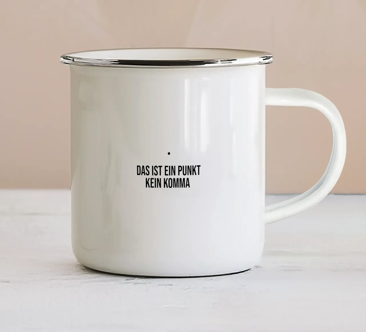 . das ist ein Punkt kein Komma tazza in smalto da FRICKE DESIGN