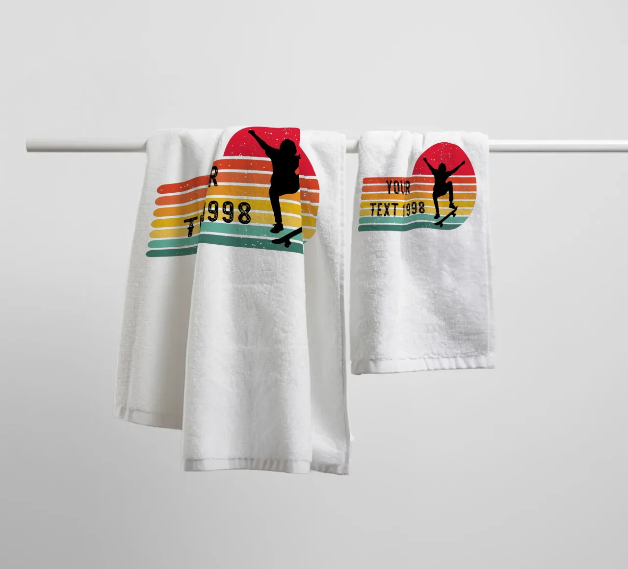 Retro skateboard - Personaliseer met je eigen tekst en jaartal badhanddoek van studiovinja