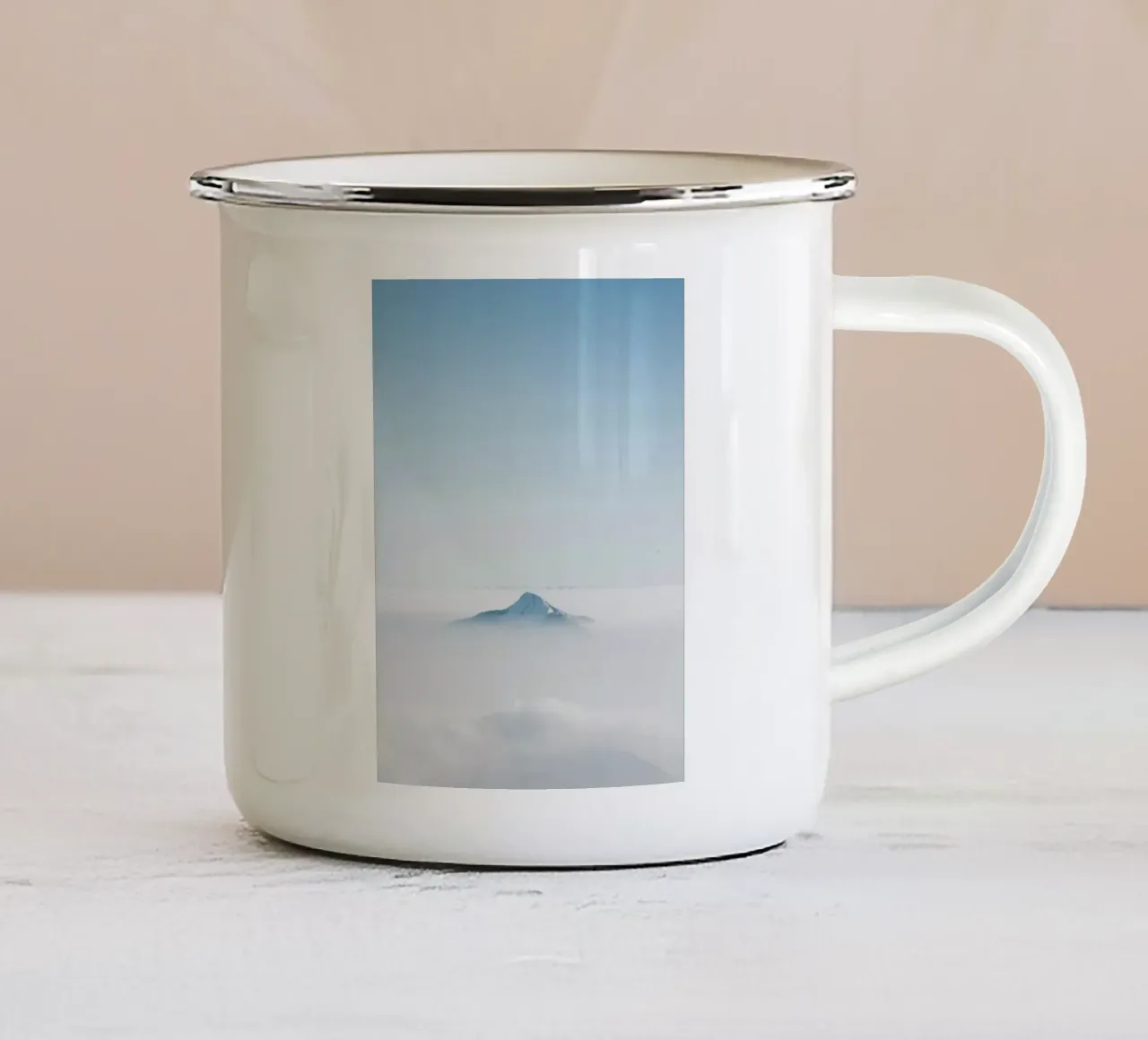 top mountain hide in cloud tazza in smalto da Keyn