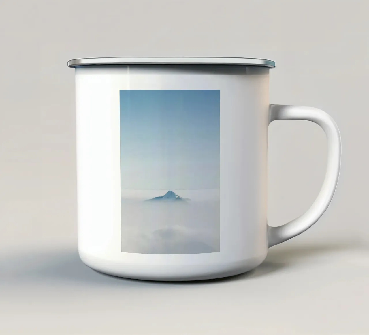 top mountain hide in cloud tazza in smalto da Keyn