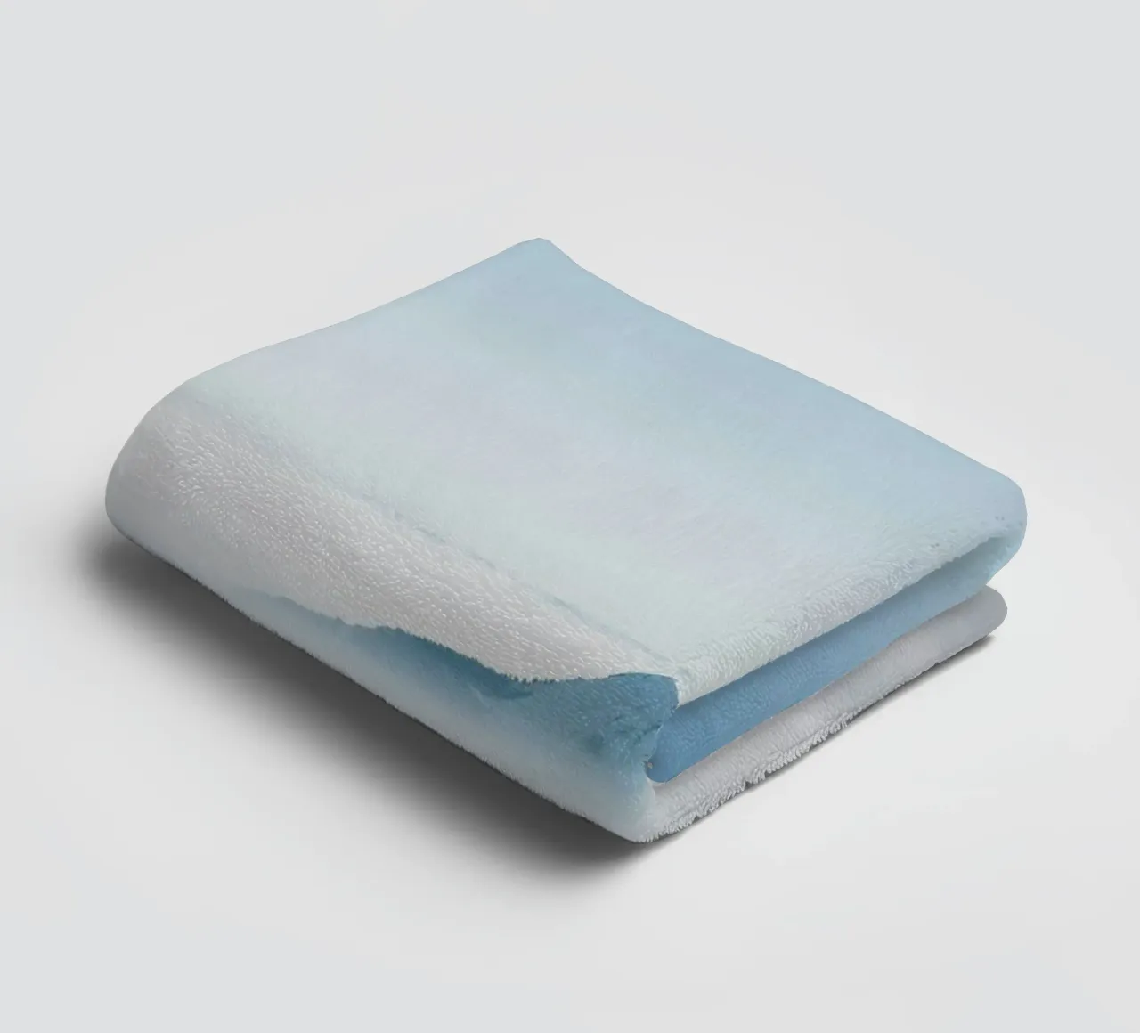 top mountain hide in cloud asciugamano da bagno da Keyn