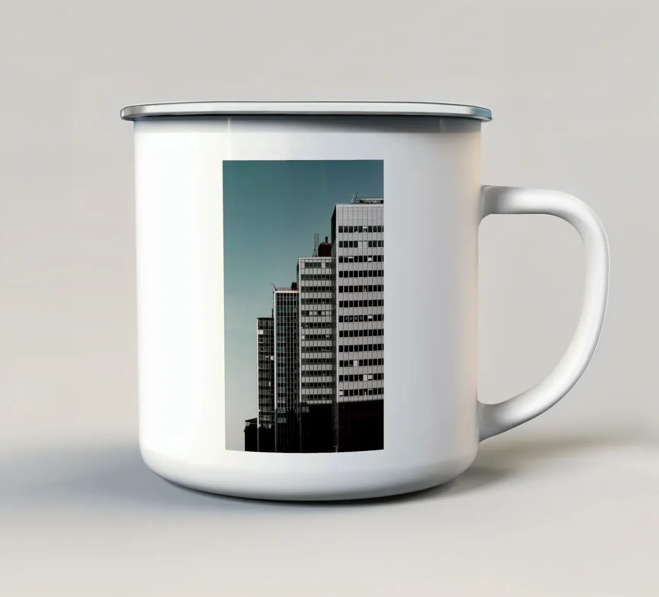 wave building in sunlight tazza in smalto da Keyn