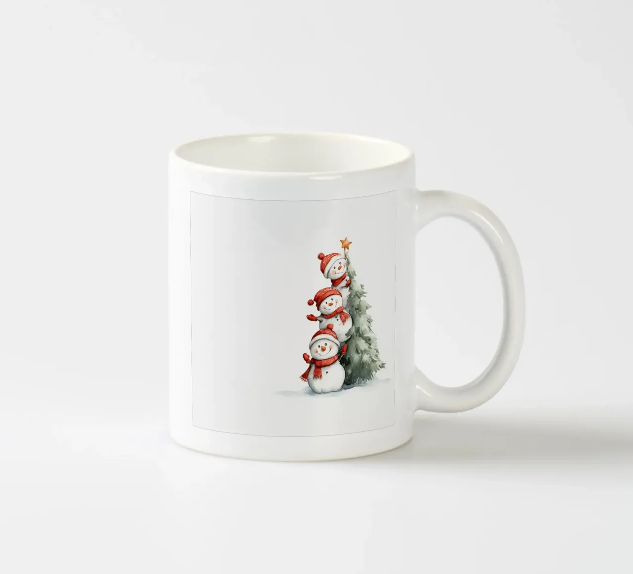 Tre pupazzi di neve con sciarpe rosse che si arrampicano su un festoso tr tazza in ceramica da Stilrausch