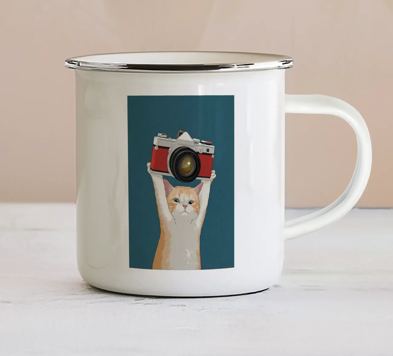 cat hold the camera tazza in smalto da Keyn