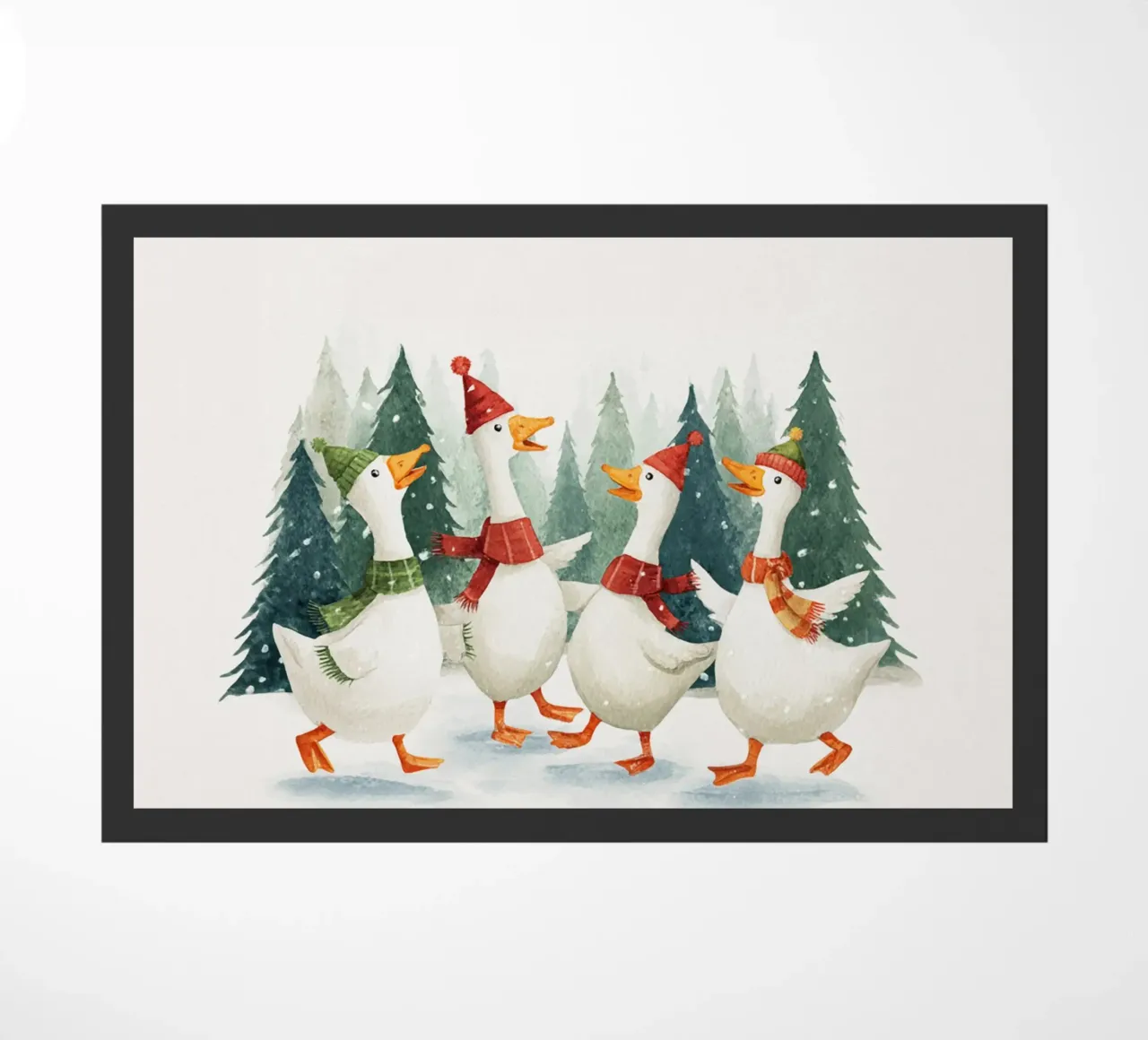 Quattro oche con cappelli e sciarpe che ballano in una foresta innevata zerbino da Stilrausch
