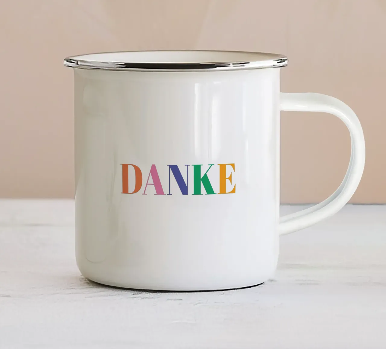 Danke bunt tazza in smalto da Typo Designs