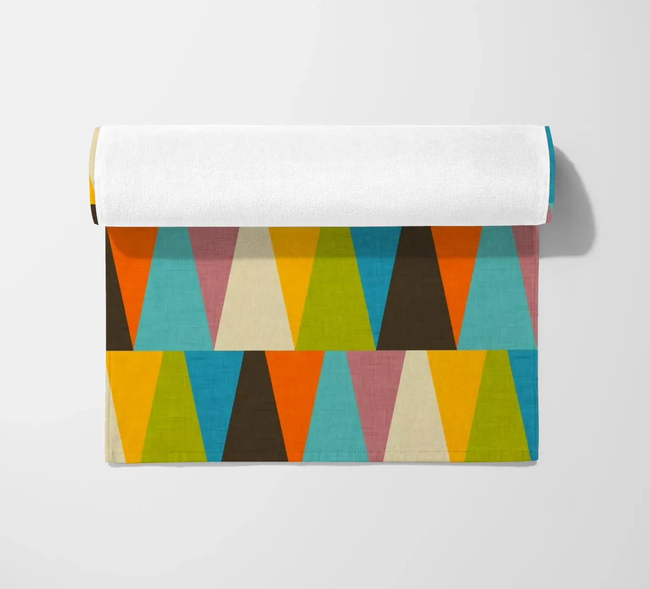 Rétro Color Block Triangle Color Happy serviette de plage de susanacosta