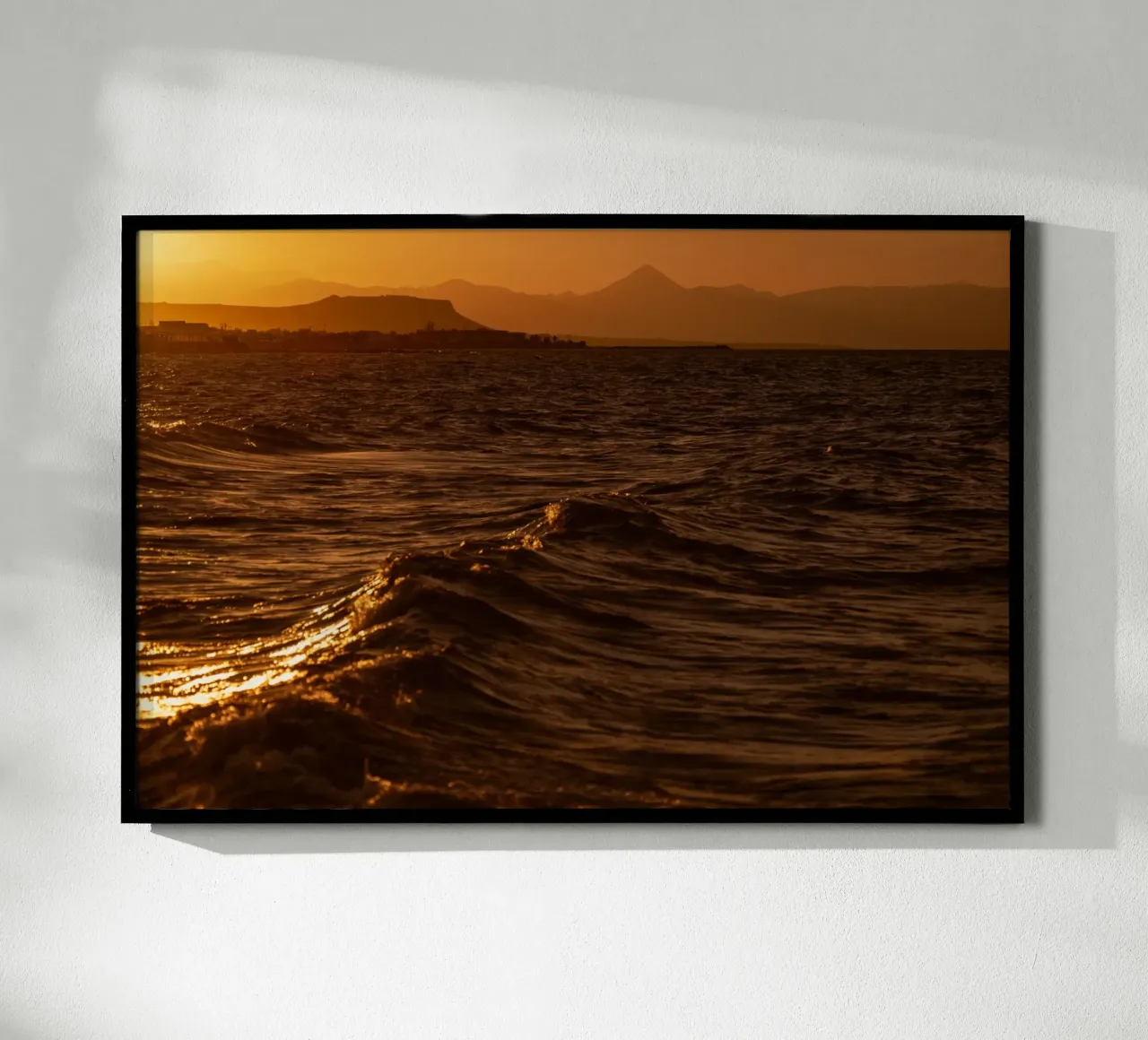 Ricordi da Creta #8 poster con telaio in alluminio da Tal Paz-Fridman