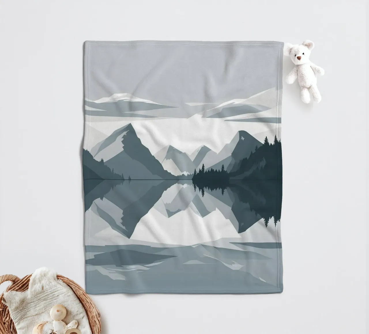 Reflexion im Gebirge Fleecedecke von LIFESTYLE OBJECTS