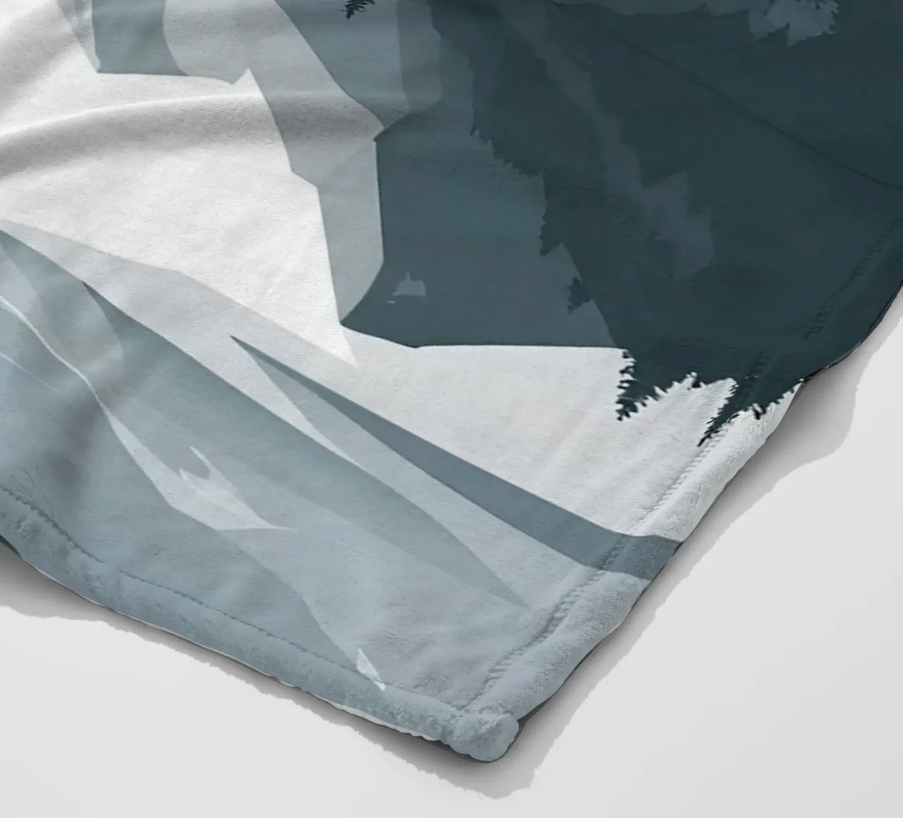 Reflexion im Gebirge Fleecedecke von LIFESTYLE OBJECTS