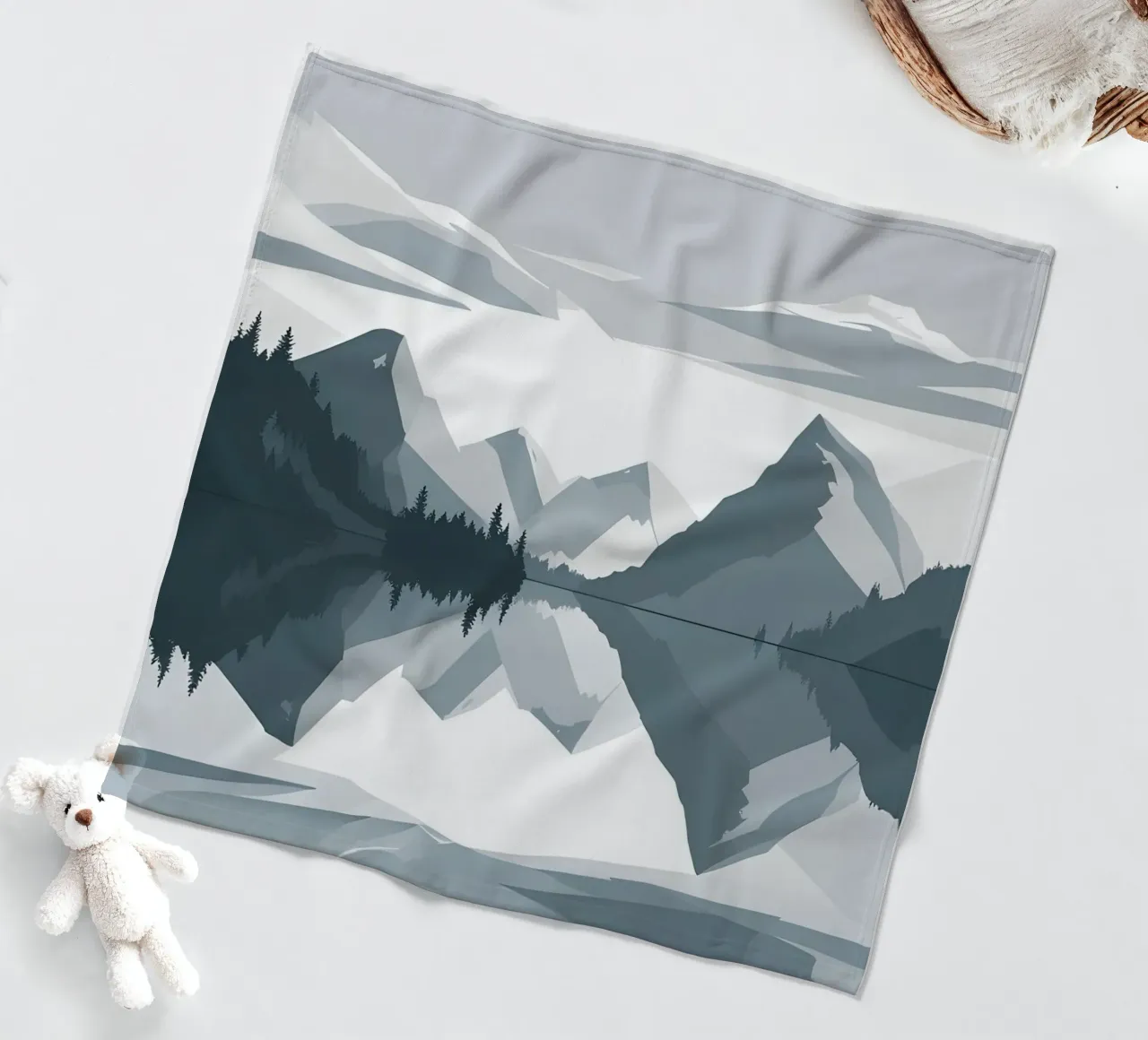 Reflexion im Gebirge Fleecedecke von LIFESTYLE OBJECTS