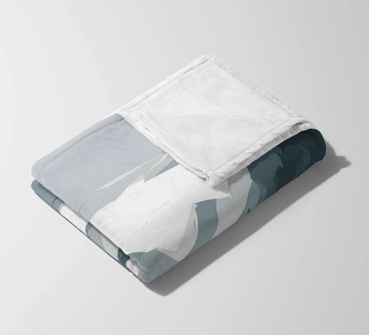 Reflexion im Gebirge Fleecedecke von LIFESTYLE OBJECTS