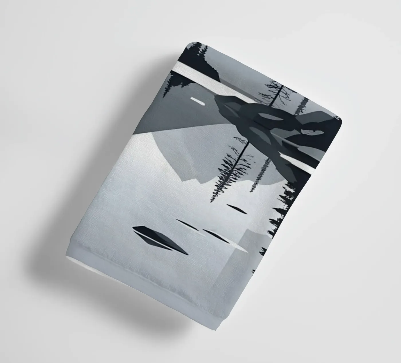 Reflexion im Gebirge Handtuch von LIFESTYLE OBJECTS