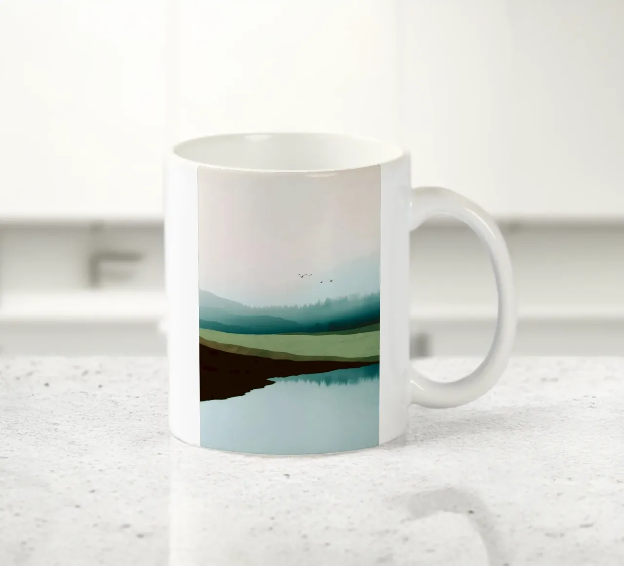 Soft Sky Over Misty Hills Reflected in a Calm Quiet Lake tazza in ceramica da Dune