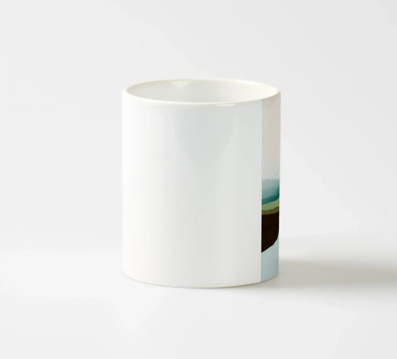 Soft Sky Over Misty Hills Reflected in a Calm Quiet Lake tazza in ceramica da Dune