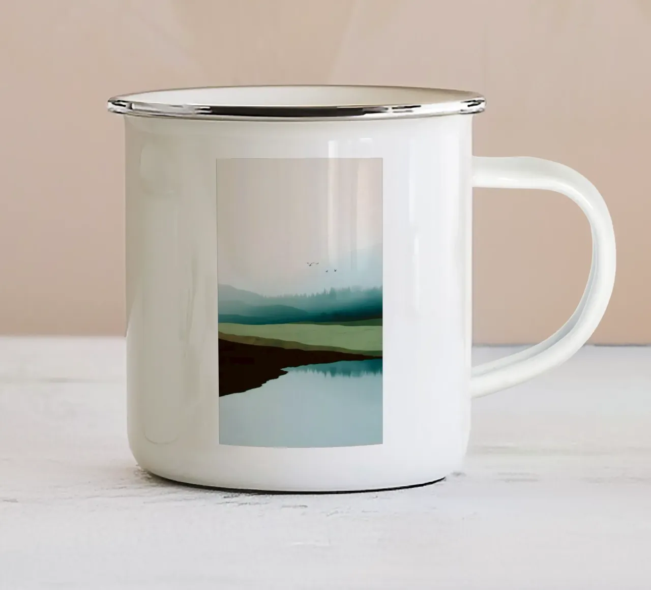 Soft Sky Over Misty Hills Reflected in a Calm Quiet Lake tazza in smalto da Dune