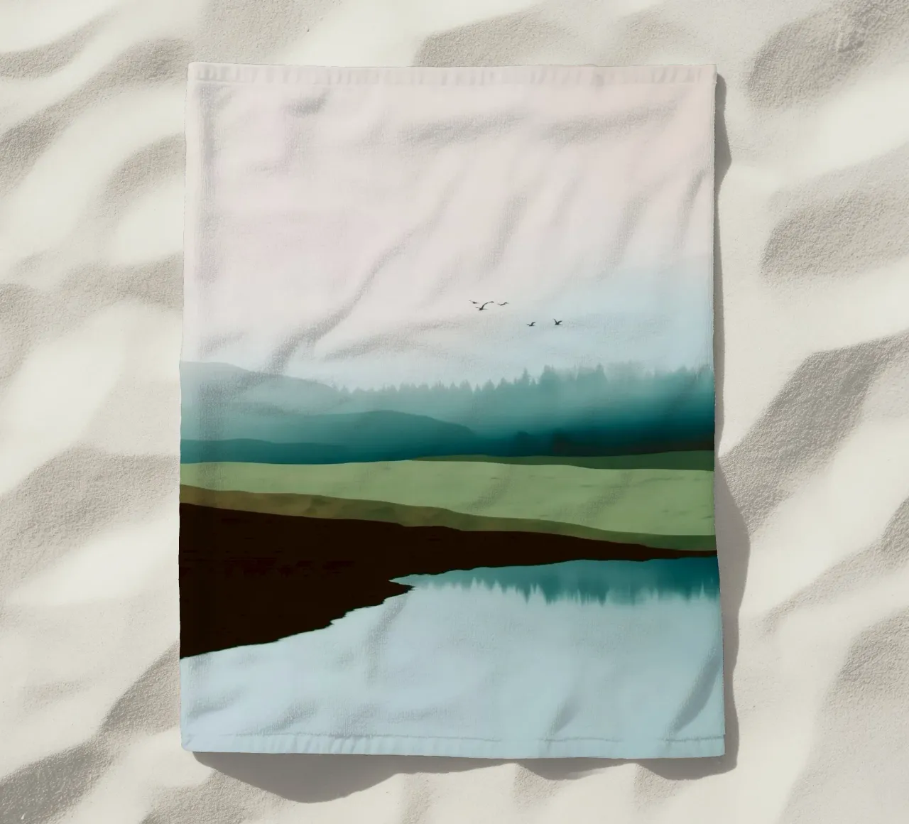 Soft Sky Over Misty Hills Reflected in a Calm Quiet Lake telo mare da Dune
