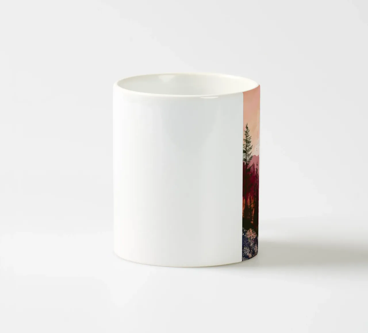 Sunset Over Pine Forest and Mountains in Warm Autumn Colors tazza in ceramica da Dune