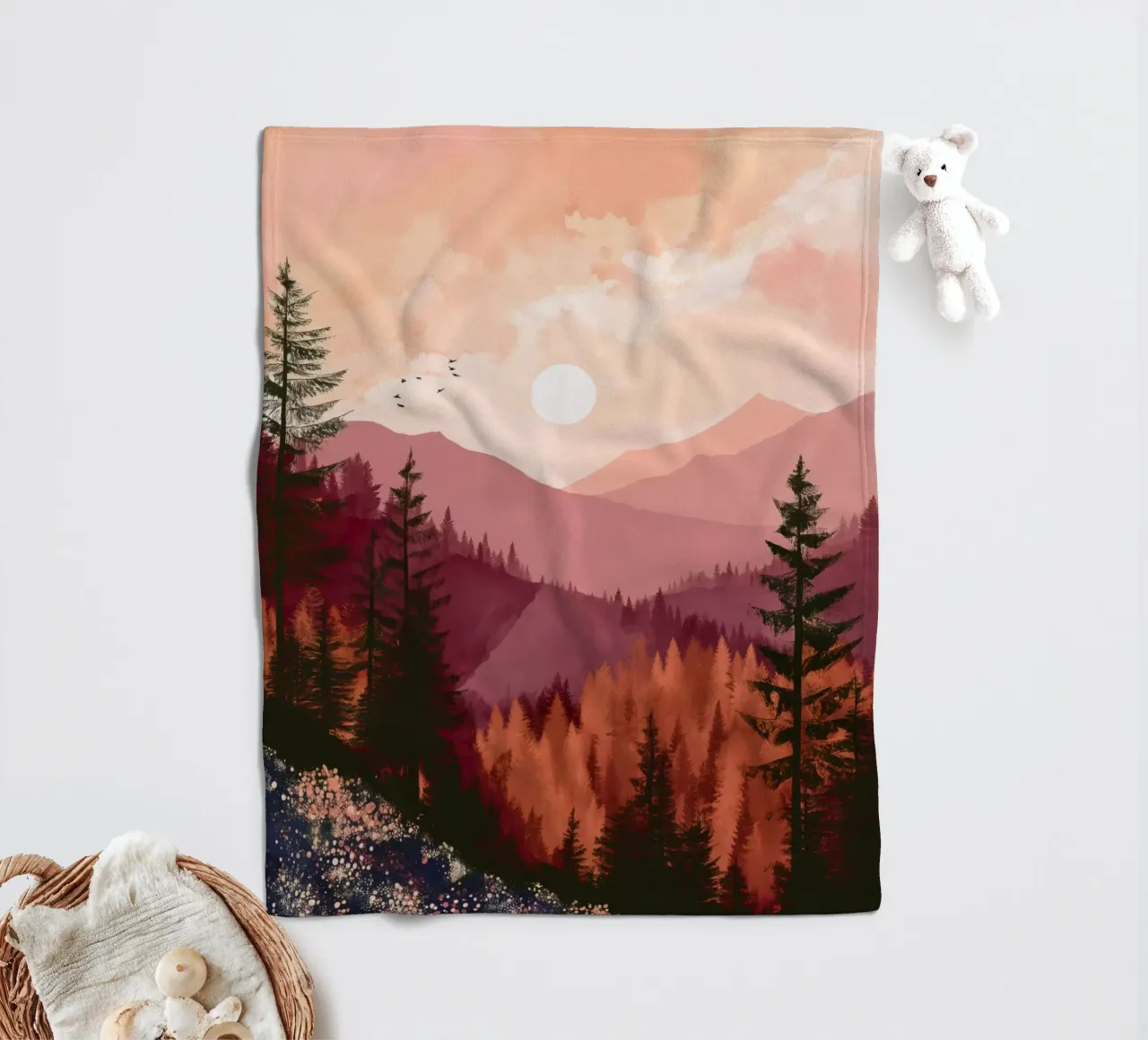 Sunset Over Pine Forest and Mountains in Warm Autumn Colors coperta in pile da Dune