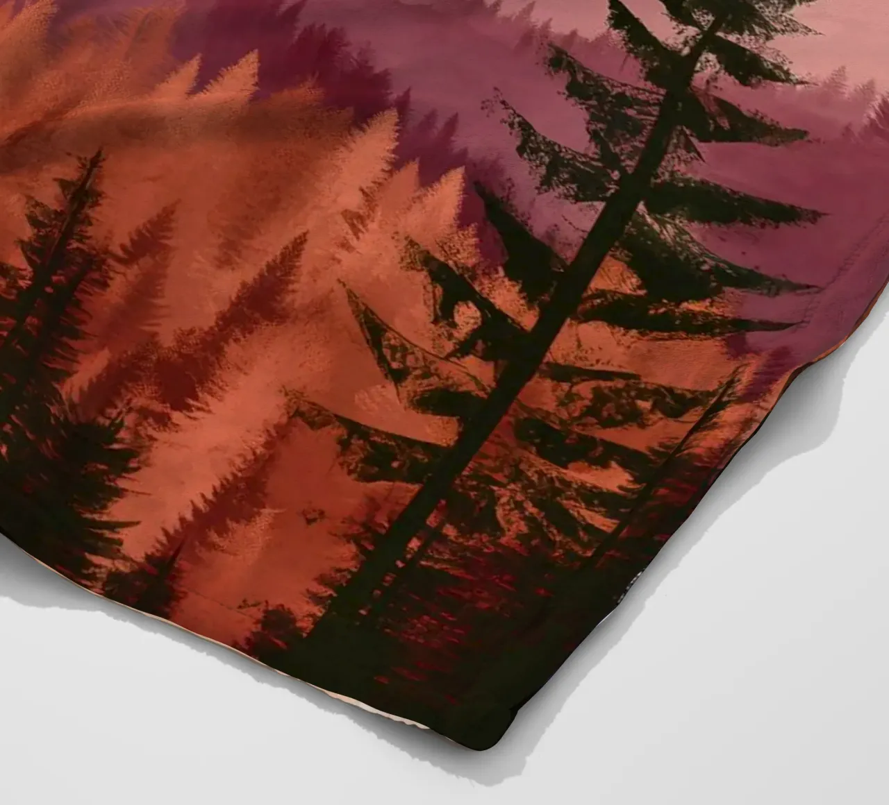 Sunset Over Pine Forest and Mountains in Warm Autumn Colors coperta in pile da Dune