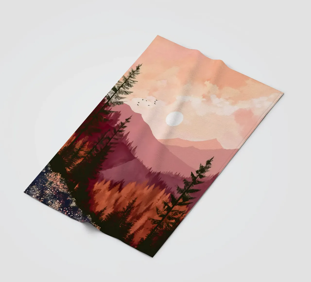 Sunset Over Pine Forest and Mountains in Warm Autumn Colors coperta in pile da Dune