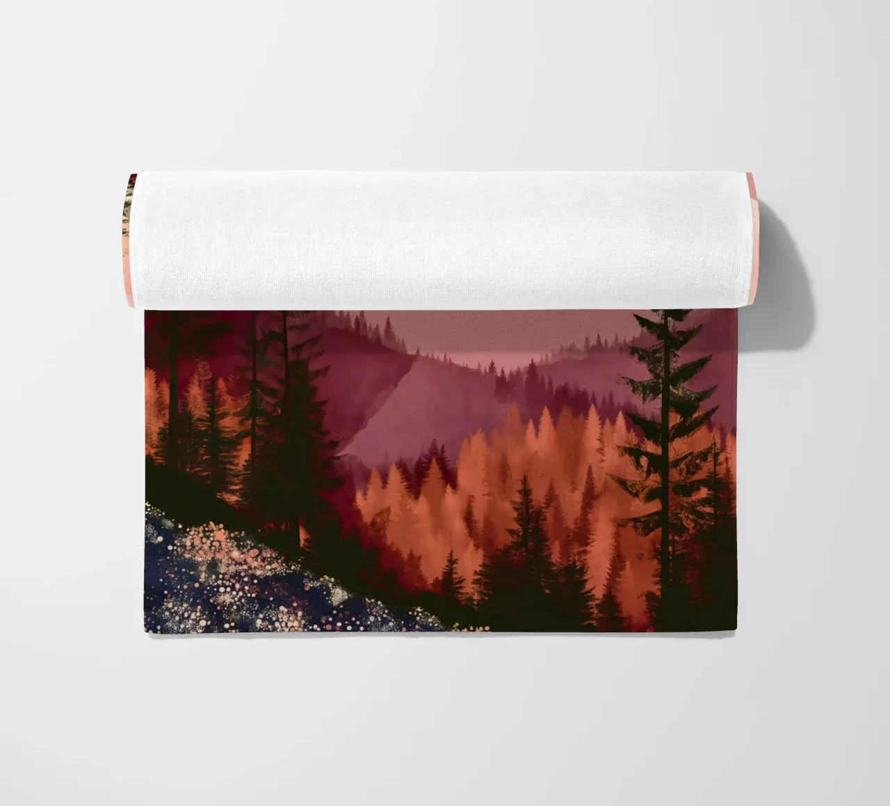 Sunset Over Pine Forest and Mountains in Warm Autumn Colors telo mare da Dune