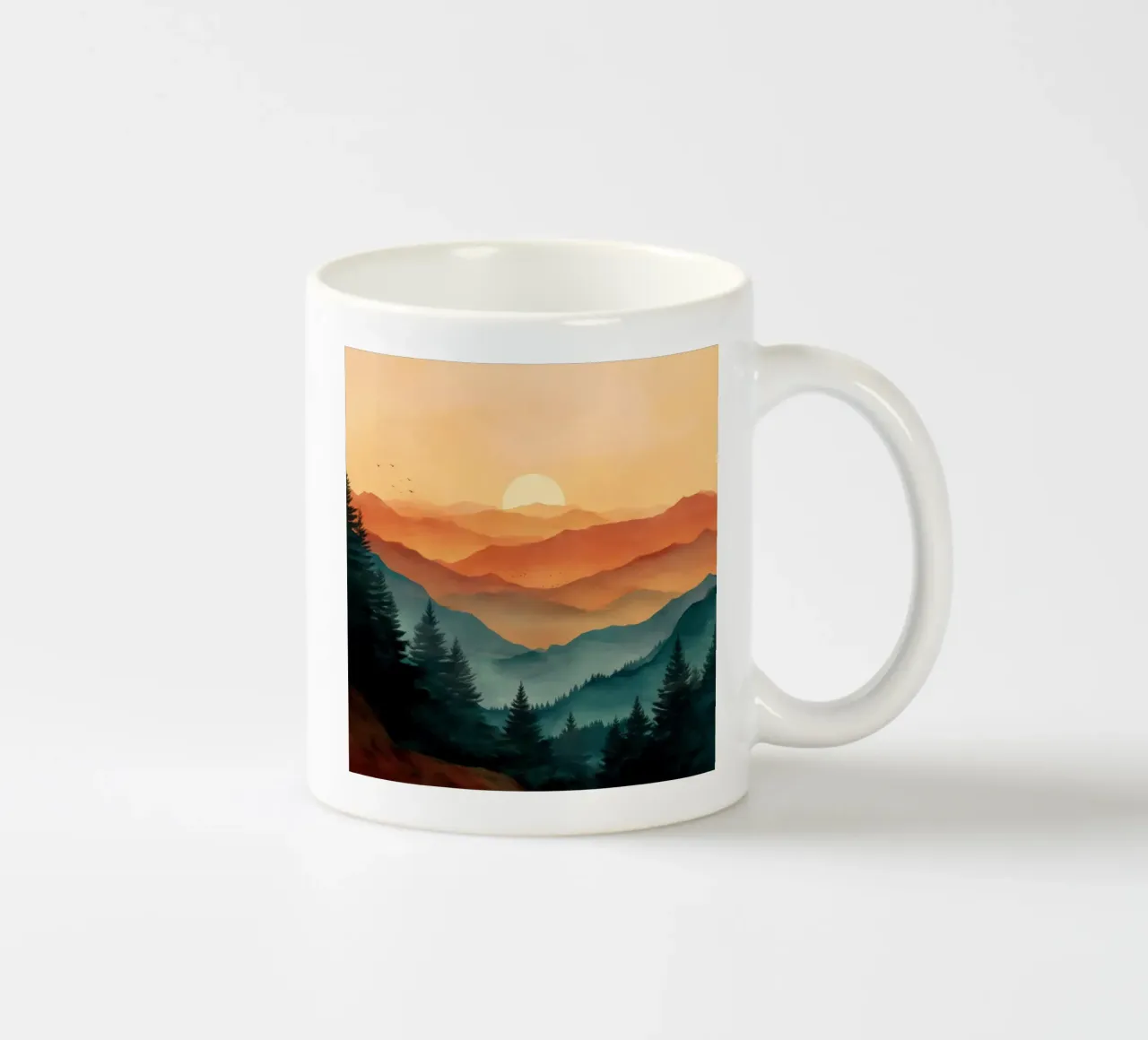 Golden Sunset Over Pine Forest and Misty Mountain Layers tazza in ceramica da Dune