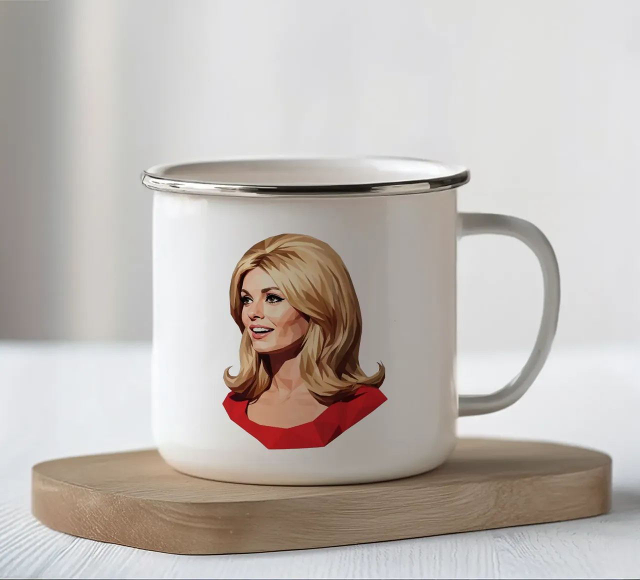 Sharon Tate Lowpoly tazza in smalto da Low Profile