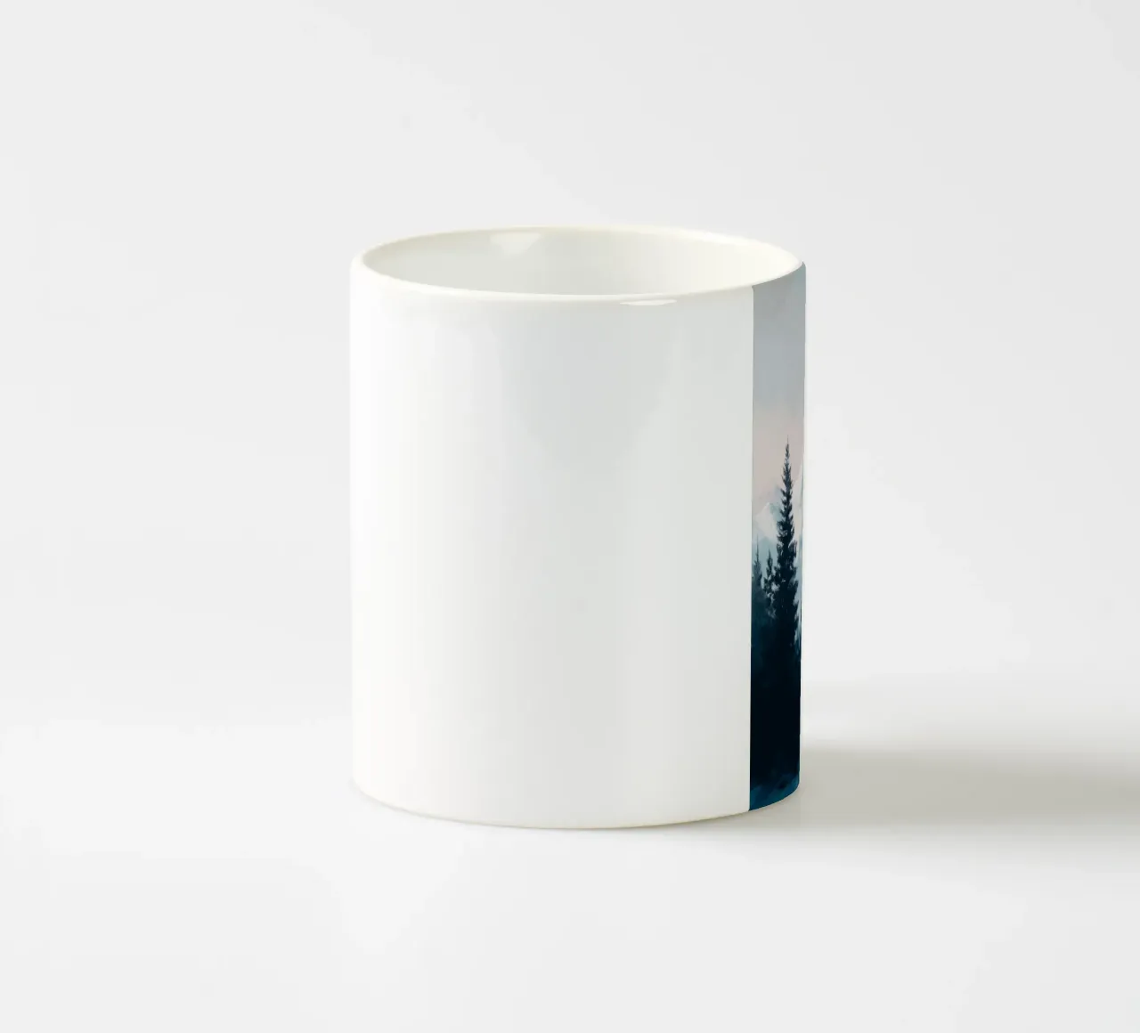 Snowy Mountain Landscape with Crescent Moon and Pine Trees tazza in ceramica da Dune